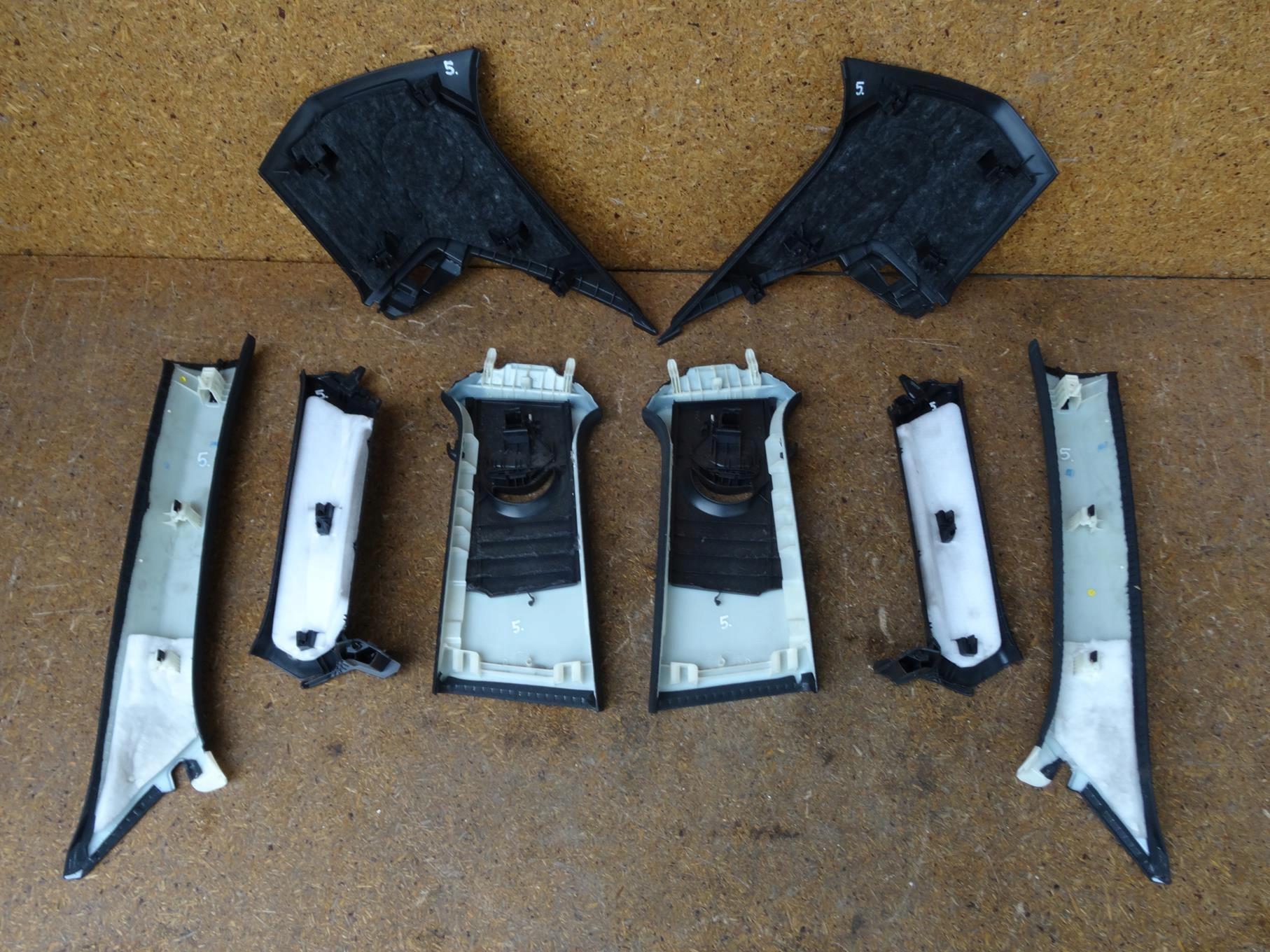 AUDI Q3 8U 11-18 S-LINE REVESTIMENTO DOS PILARES PRETO CONJUNTO Nr.5 image 6