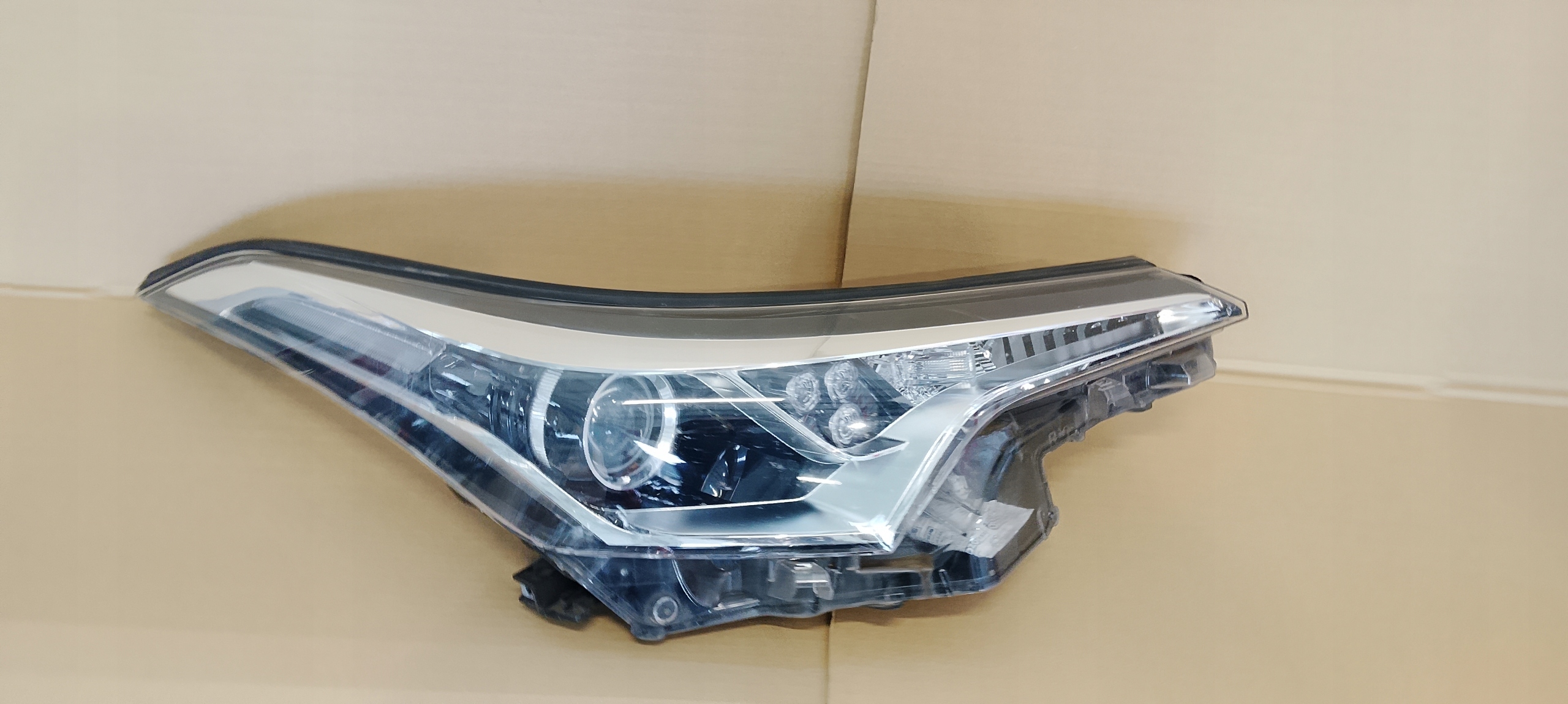 Farol Dianteiro Direito Toyota C-HR 16-19 81110-F4031 Original image 5