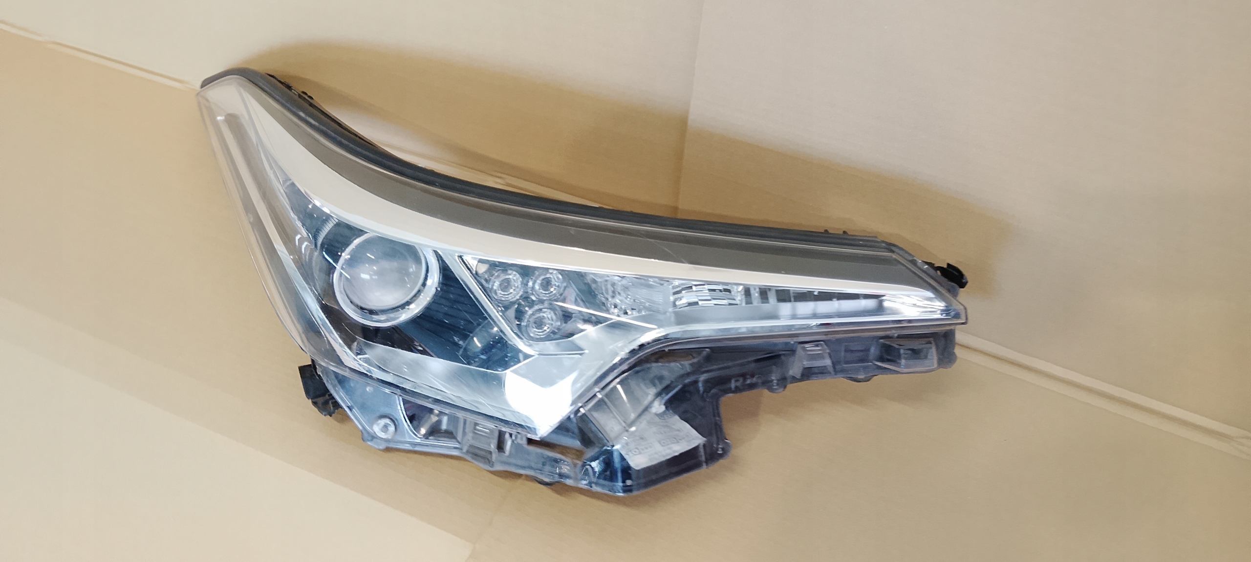 Farol Dianteiro Direito Toyota C-HR 16-19 81110-F4031 Original image 7