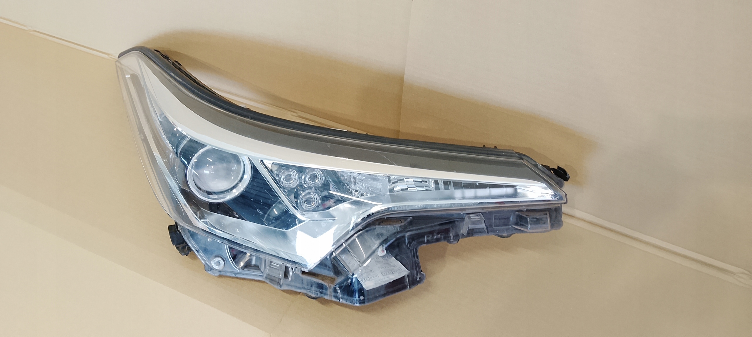 Farol Dianteiro Direito Toyota C-HR 16-19 81110-F4031 Original image 8