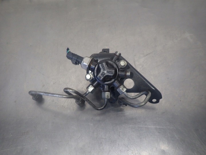 Polttoaineenjakaja Ford Mondeo MK4