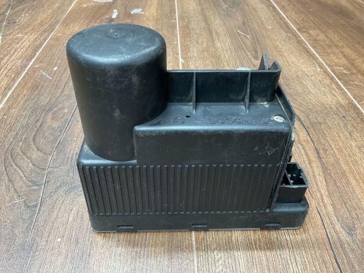 Keskuslukituspumppu Mercedes W202 2028000948
