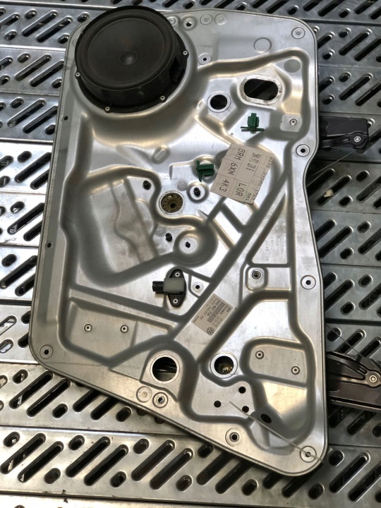 Raamlier Volkswagen OE 5N0837462