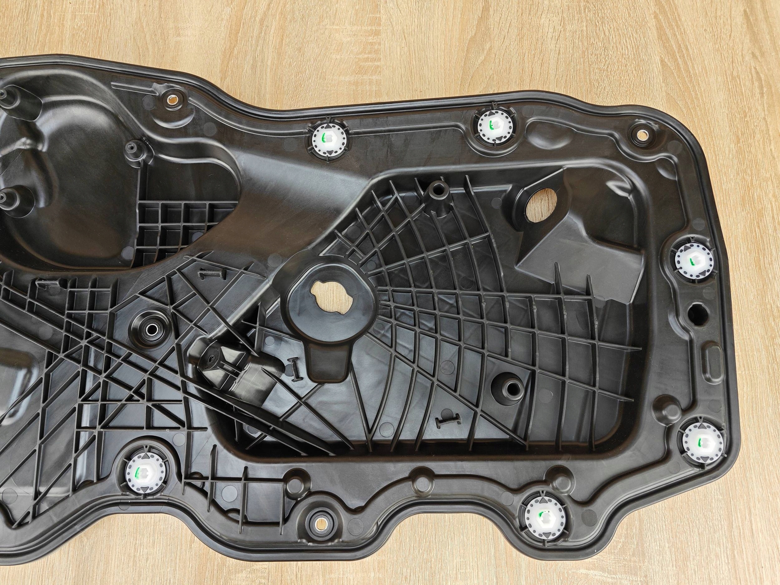 BMW G22 G23 dörrisolering fram höger