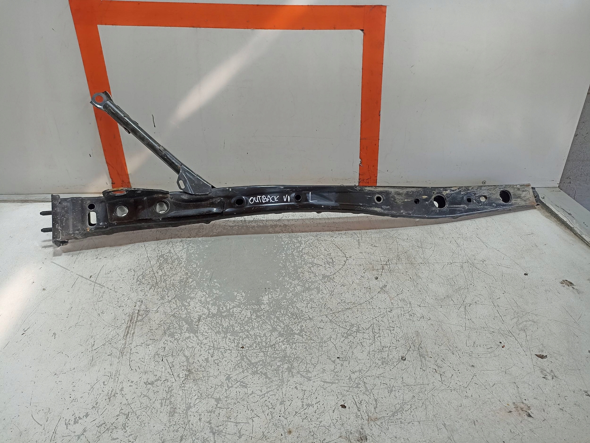 Subaru Outback VI BT Vorderachsträger links unten gebraucht image 2
