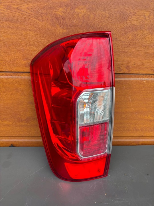 Nissan OE 26555-4KJ0B rear combination lamp