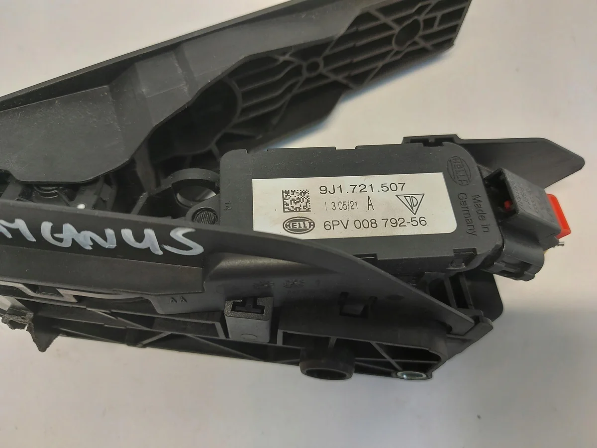 Porsche Taycan 4S 9J1 Gaspedal Potentiometer image 3