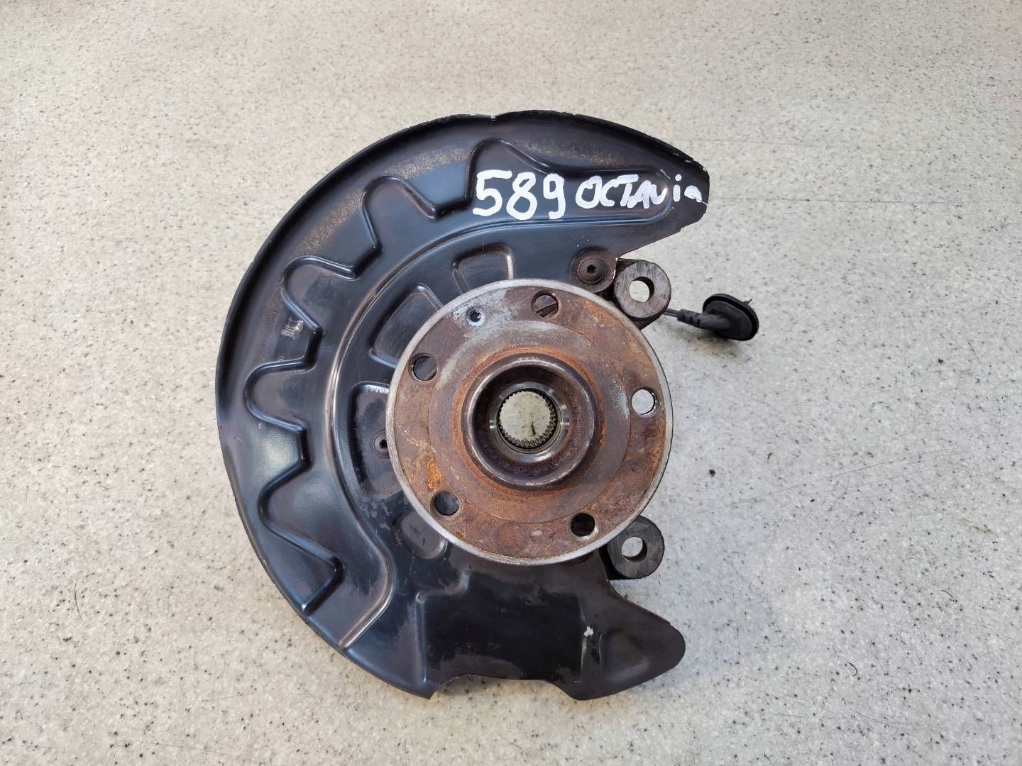 Fusée de pivot droite avant Skoda Octavia IV 1.5 TSI image 2