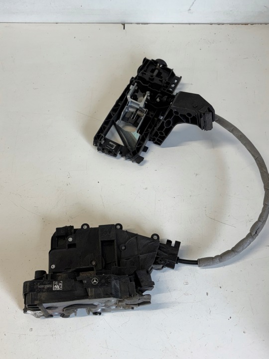 Oikea takaovi lukko MERCEDES GLC W253 A0997309200 A2220064099