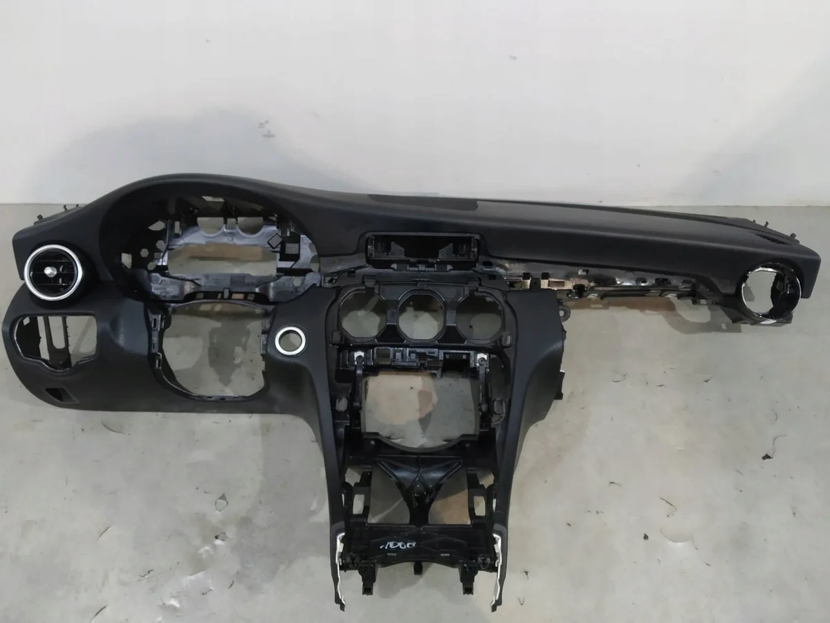 Tableau de bord Mercedes W205 (2014-)