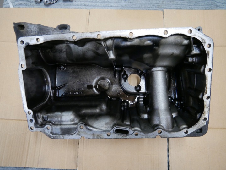 BMW E84 E90 E91 E92 N47 N47N xDRIVE ÖLJYPOHJA 7803073