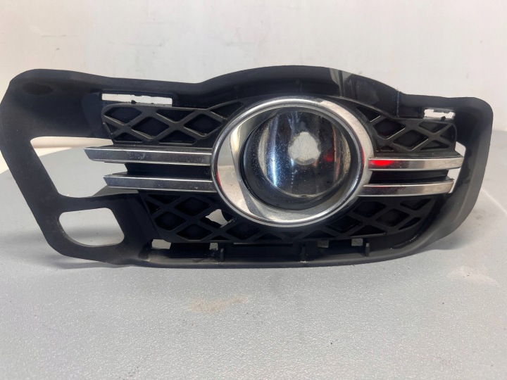Mercedes-Benz OE A2048852323 bumper grille, used