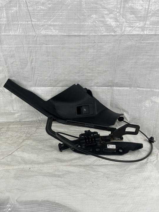 BMW X3 G01 Door Sill Actuator Seat Lock Rear Left 7432099 7404185