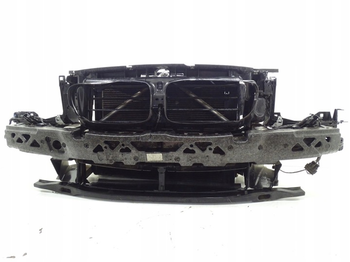 Etupalkin vahvike jäähdyttimelle BMW F10 F11 2.0D N47D20C 10-13