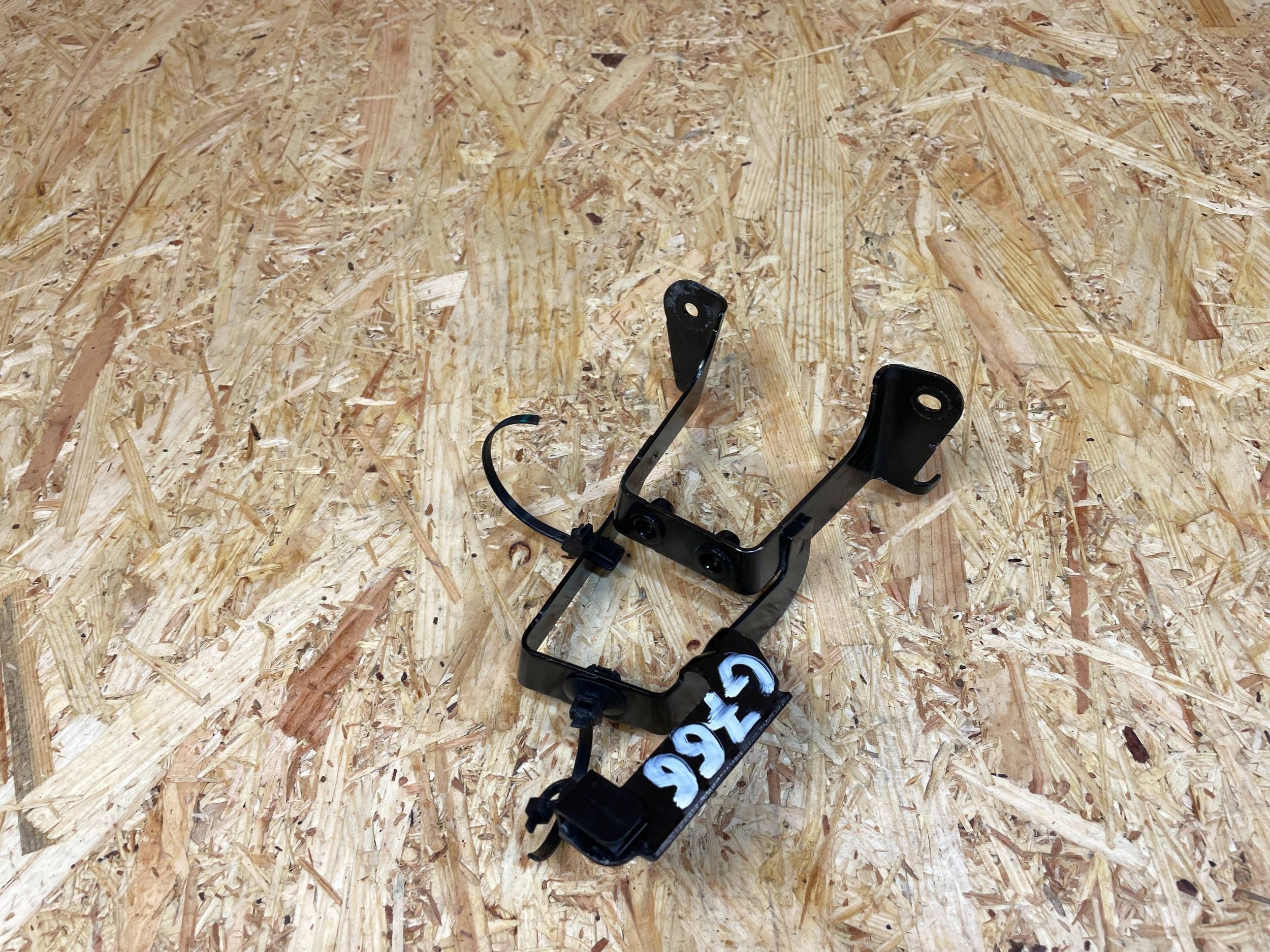 Halter Elektroventil Volvo XC40 C40 32208567 image 3