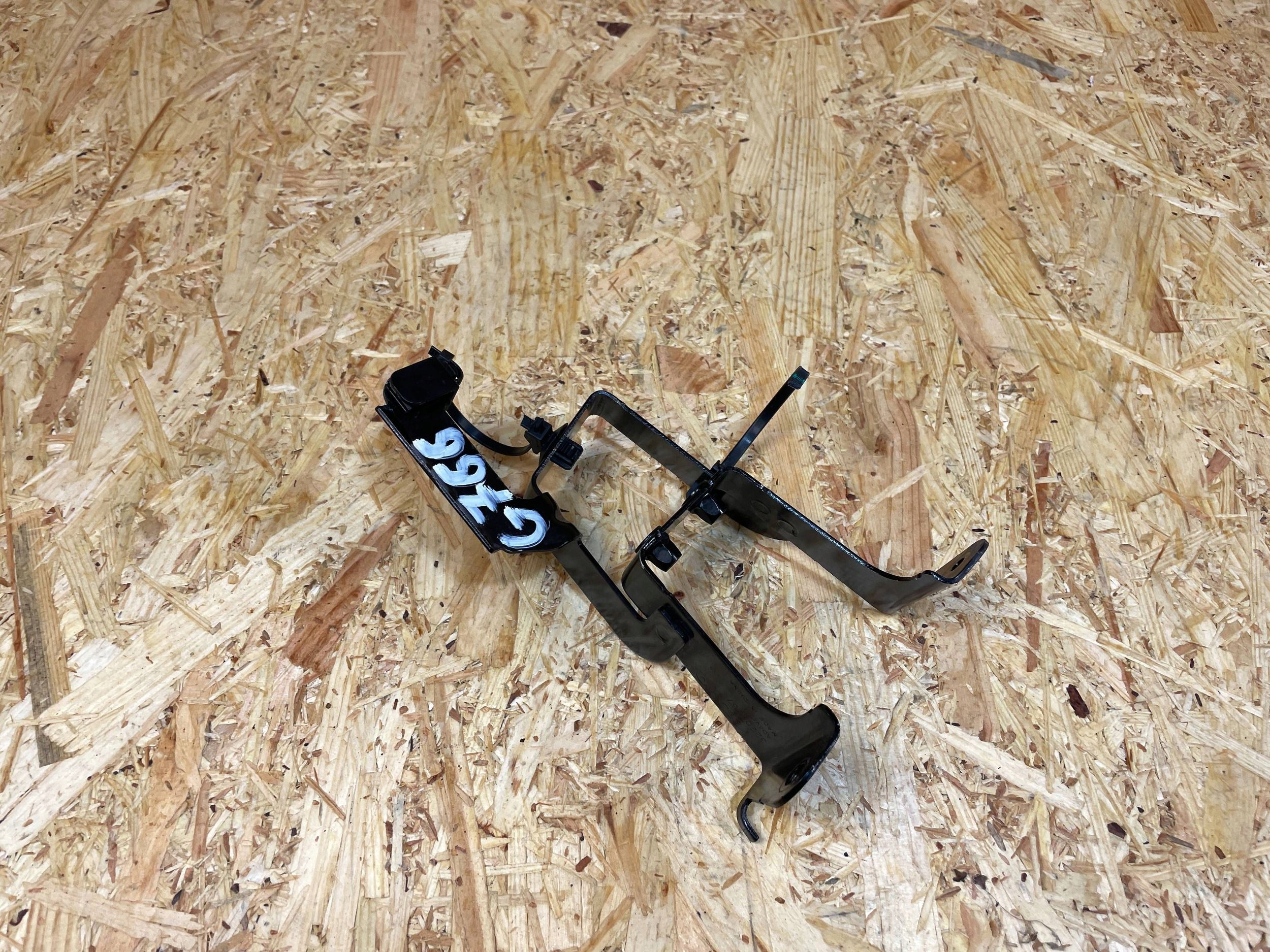 Halter Elektroventil Volvo XC40 C40 32208567 image 4