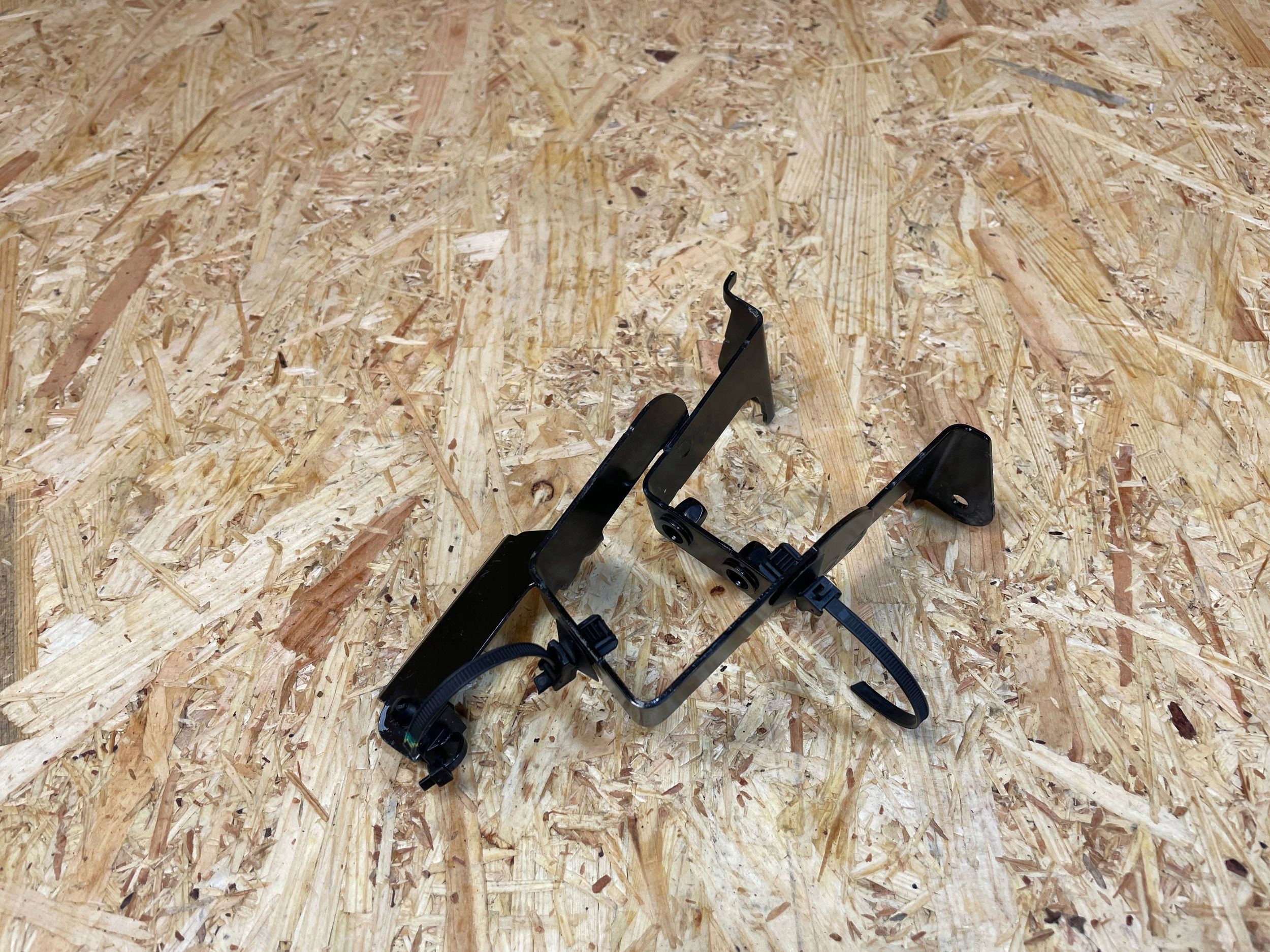 Halter Elektroventil Volvo XC40 C40 32208567 image 8