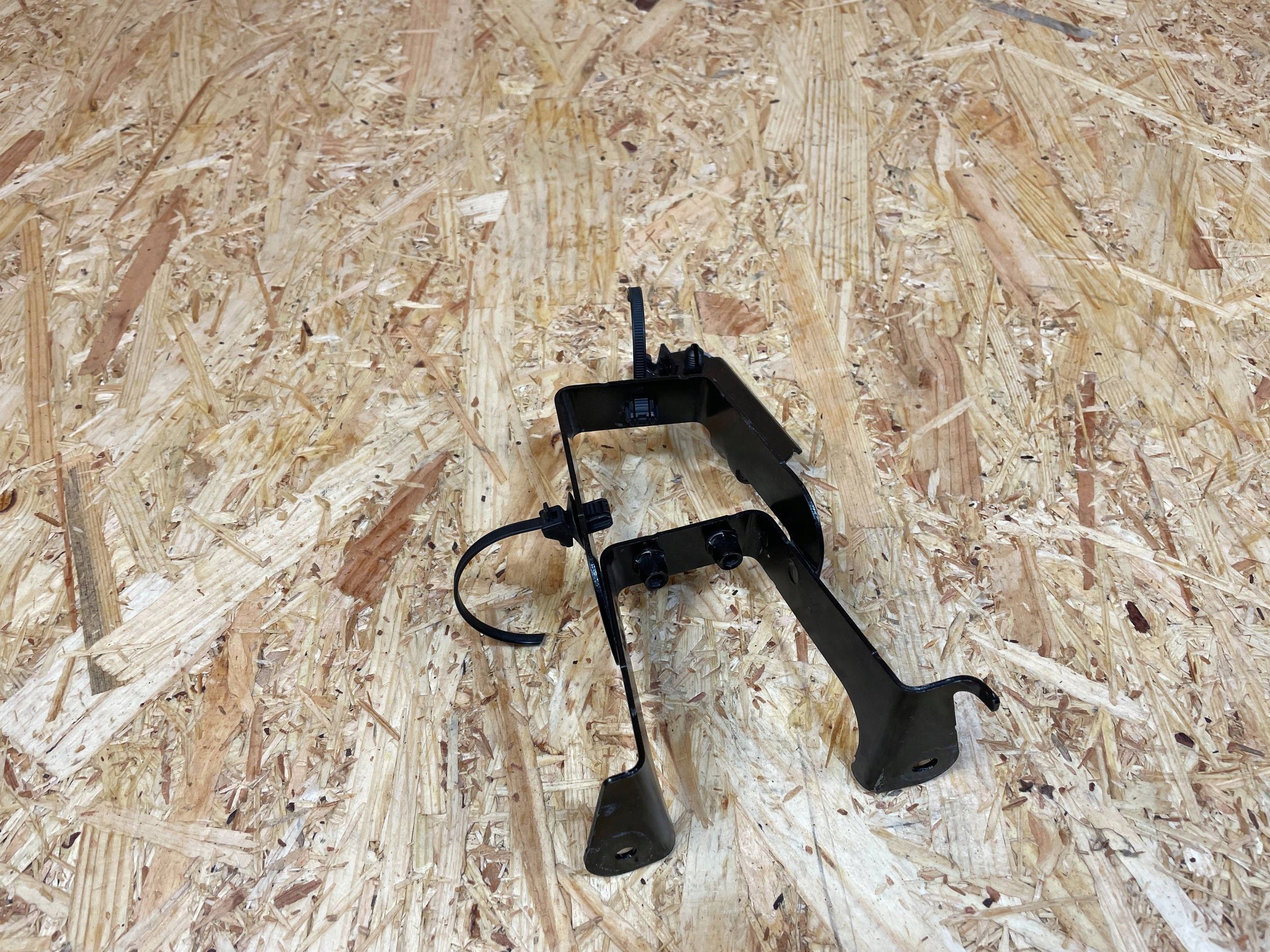 Halter Elektroventil Volvo XC40 C40 32208567 image 9