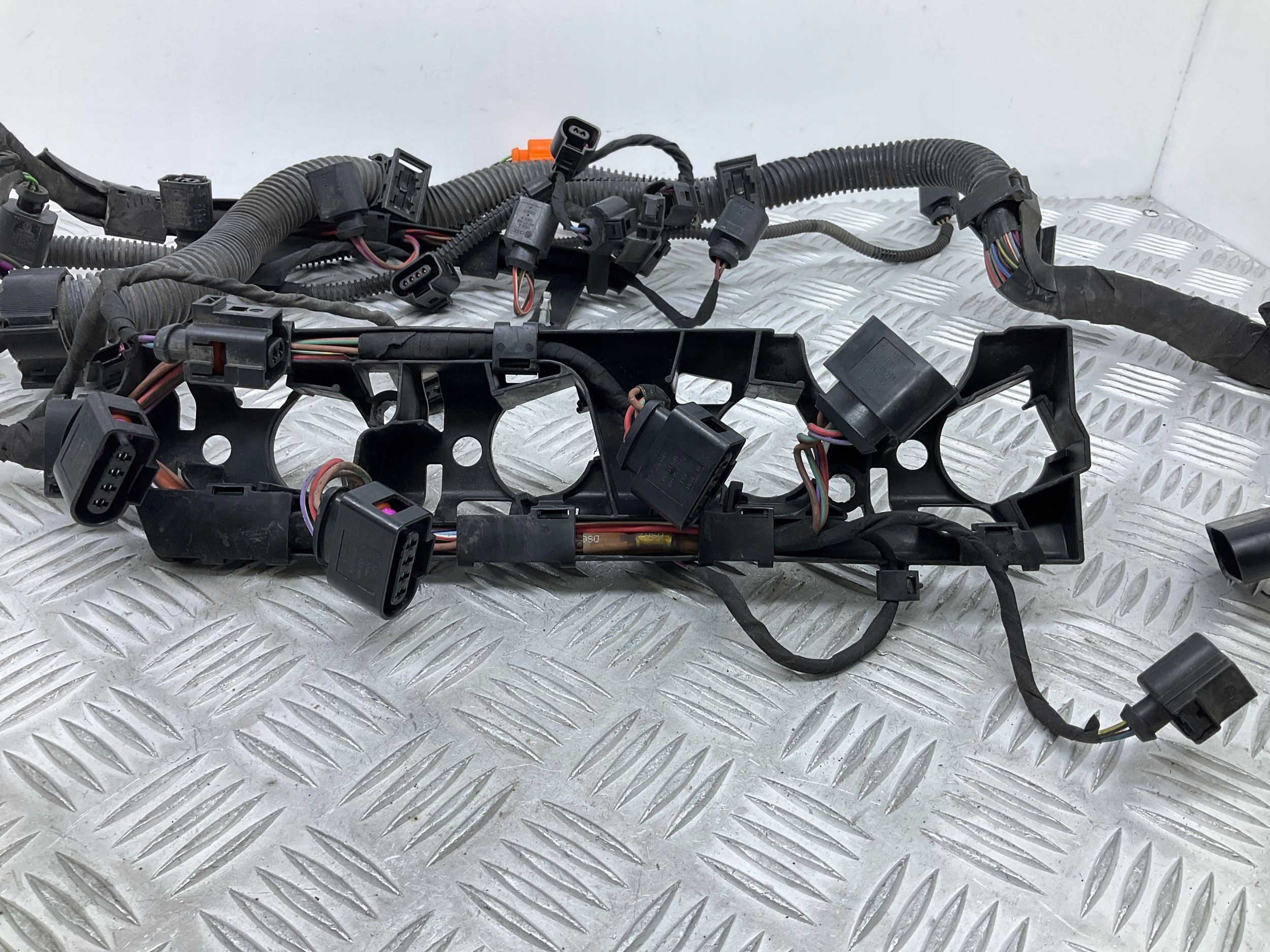 2012 Skoda Rapid (NH) Chicote motor 03C971612BS image 5