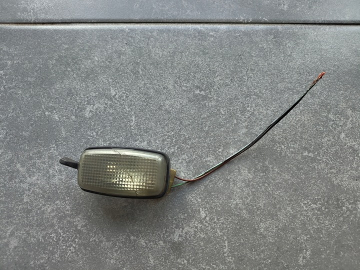 AUDI 80 B4 LAMPUKKA KONEPELIN VALO 4A0947319 / 4A0 947 319