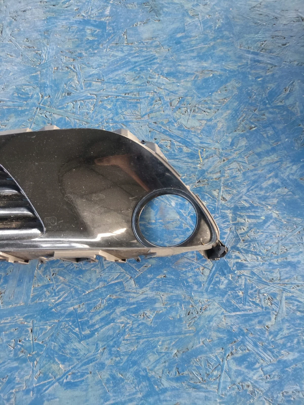 Toyota Auris II Left Fog Light Grille 52040-02240