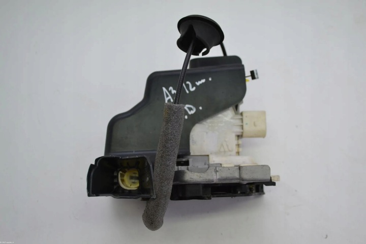 Audi OE 8X2837016 front right door lock