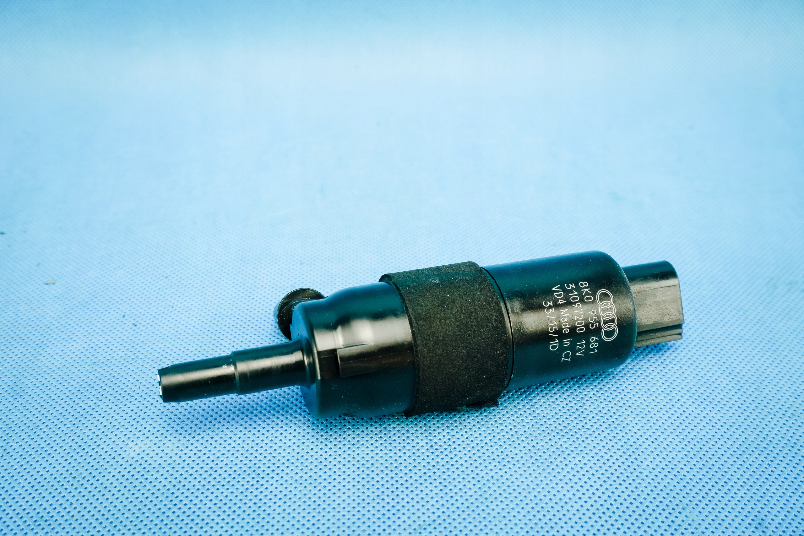 Ajovalojen pesunesteen pumppu Audi A4 B8 A5 8T Q5 A6 8K0955681