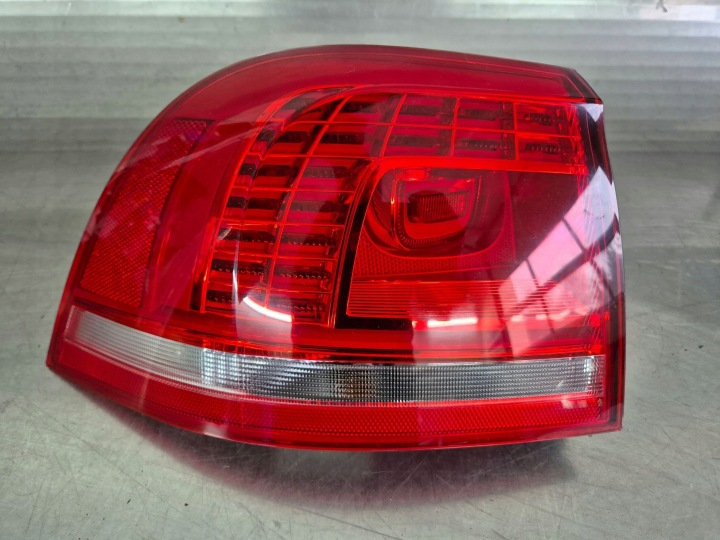 VW Touareg II 7P achterlicht links buiten ECE EU 7P6945207