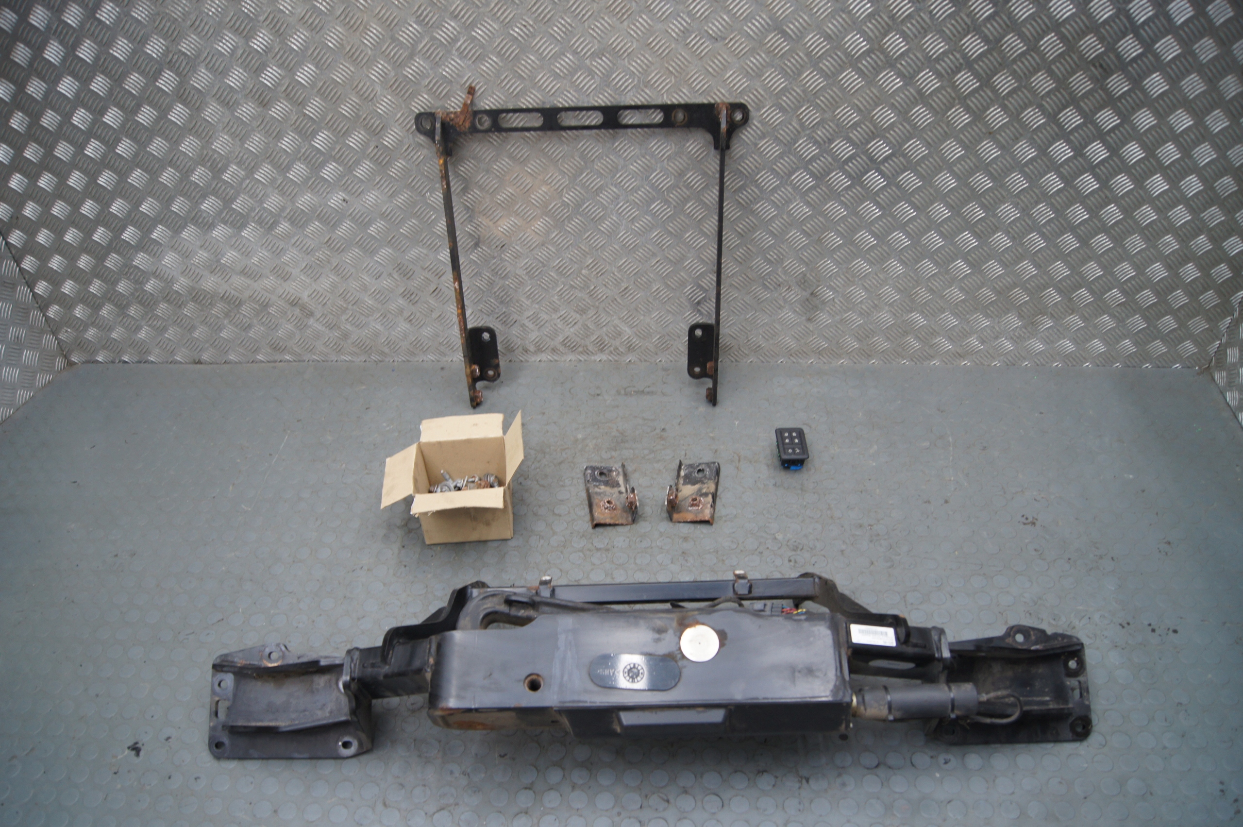 Range Rover L405 vetokoukku 323105624002 image 2