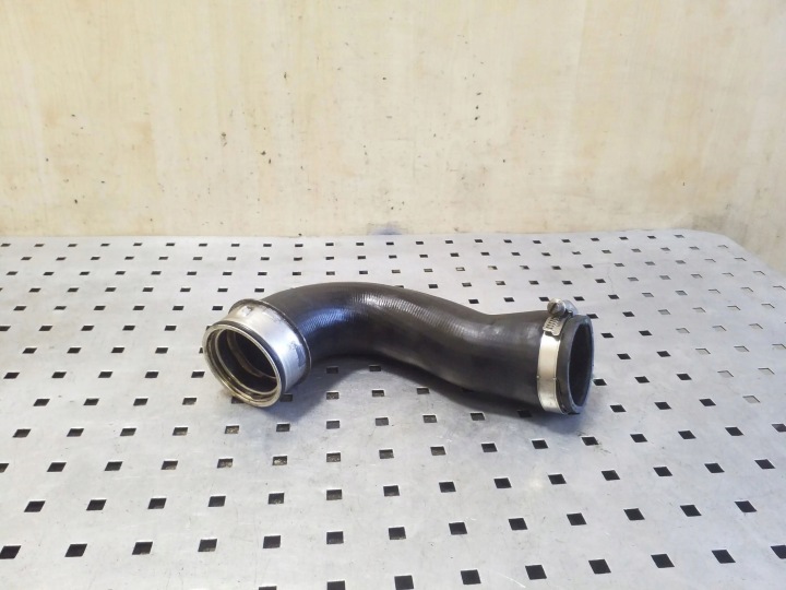 AUDI TT TTS MK2 Intercoolerin letku 1K0145834AR