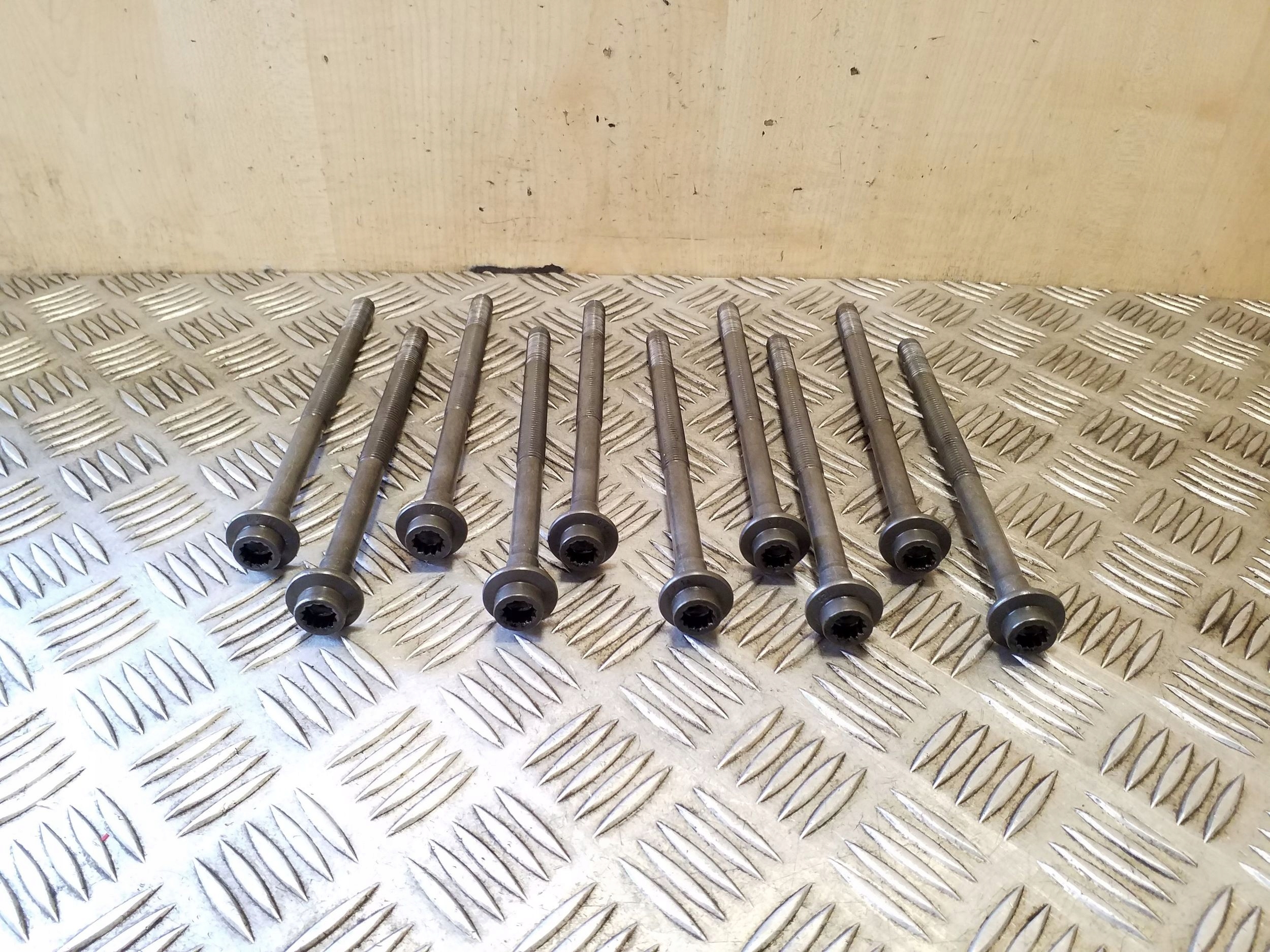 Tornillos para culata Volvo XC90 OEM VAL185809 image 2