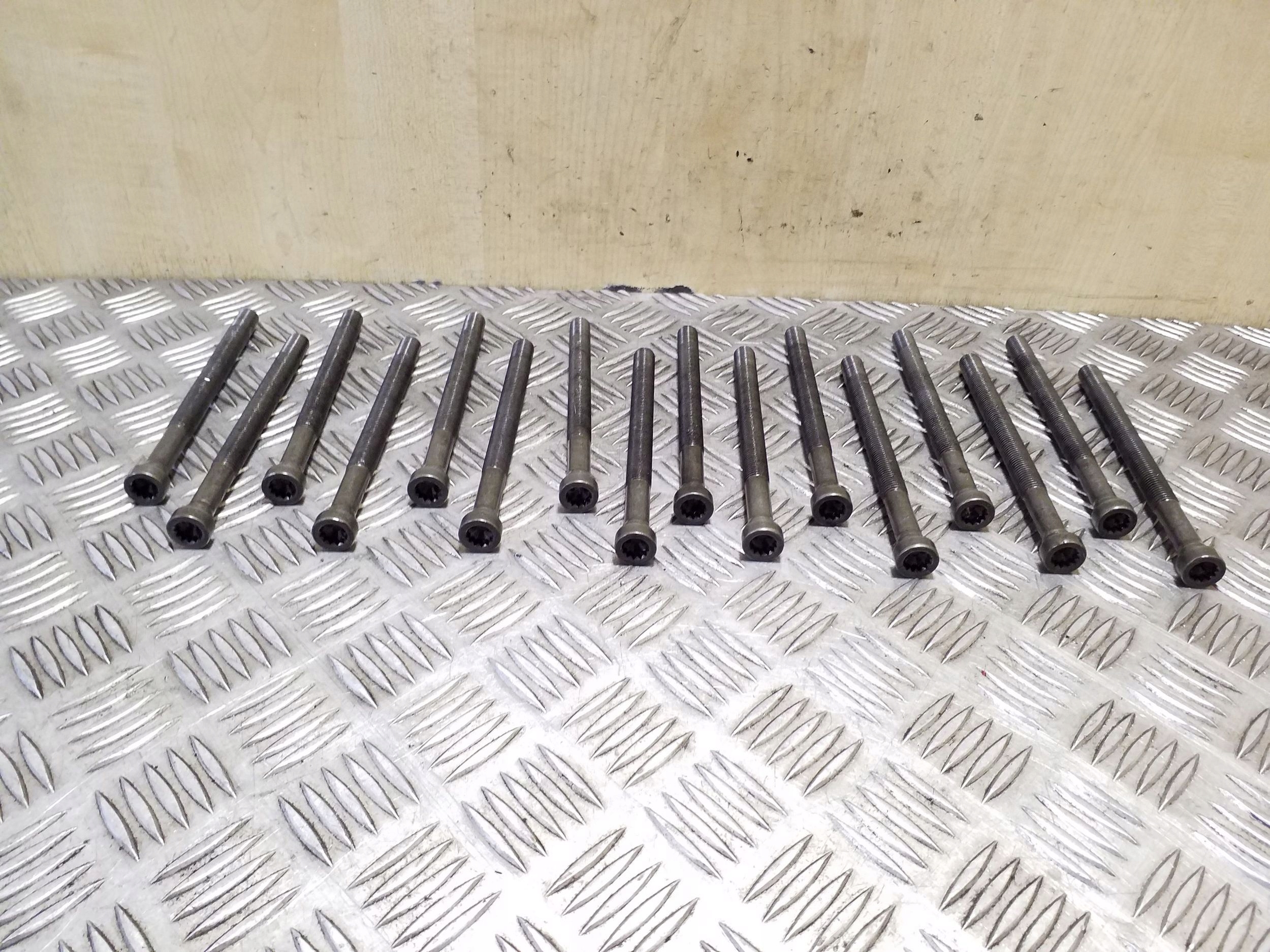 Vis de culasse VW Touareg II - OEM VAL137983 image 2
