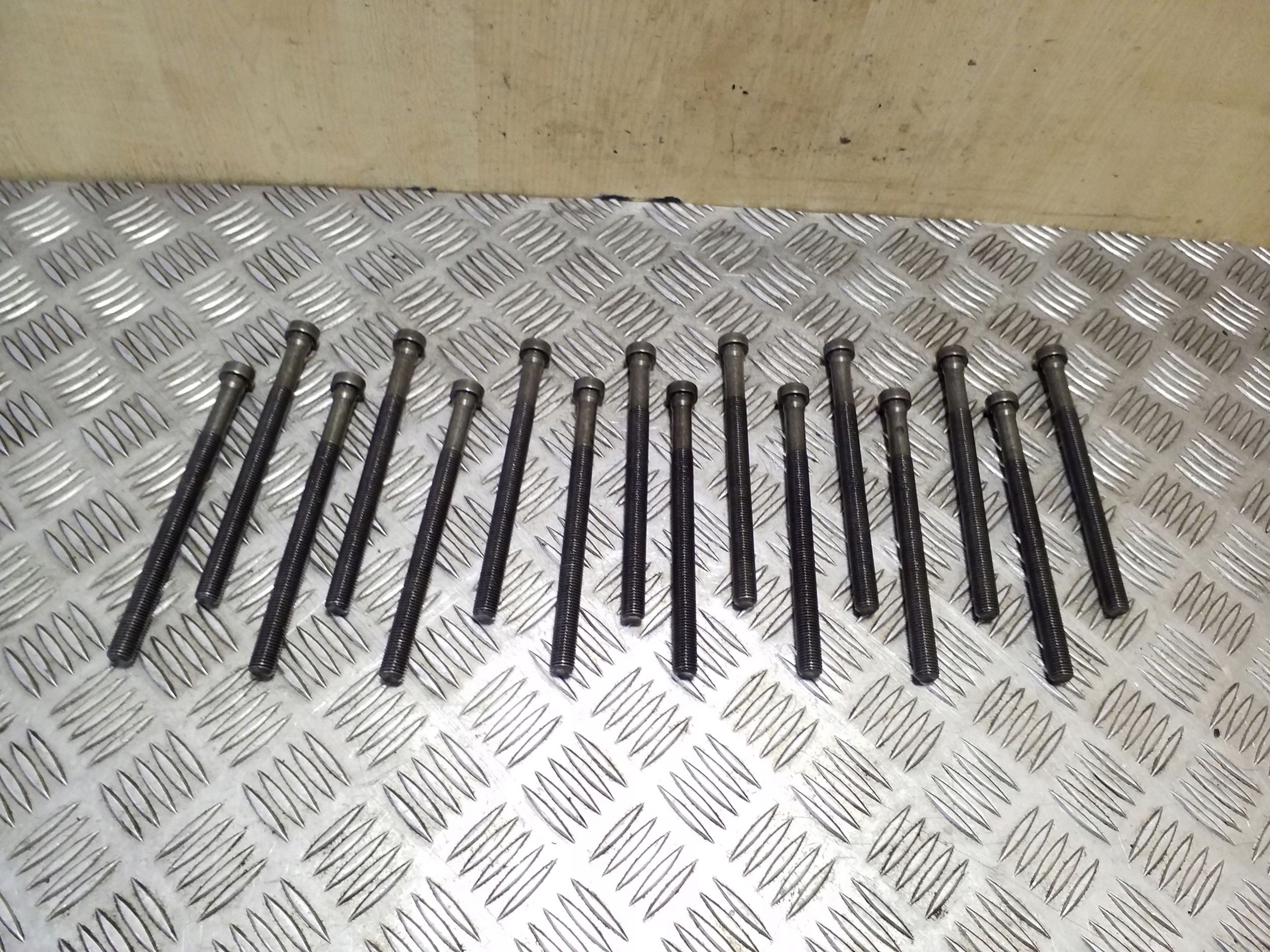 Vis de culasse VW Touareg II - OEM VAL137983 image 3