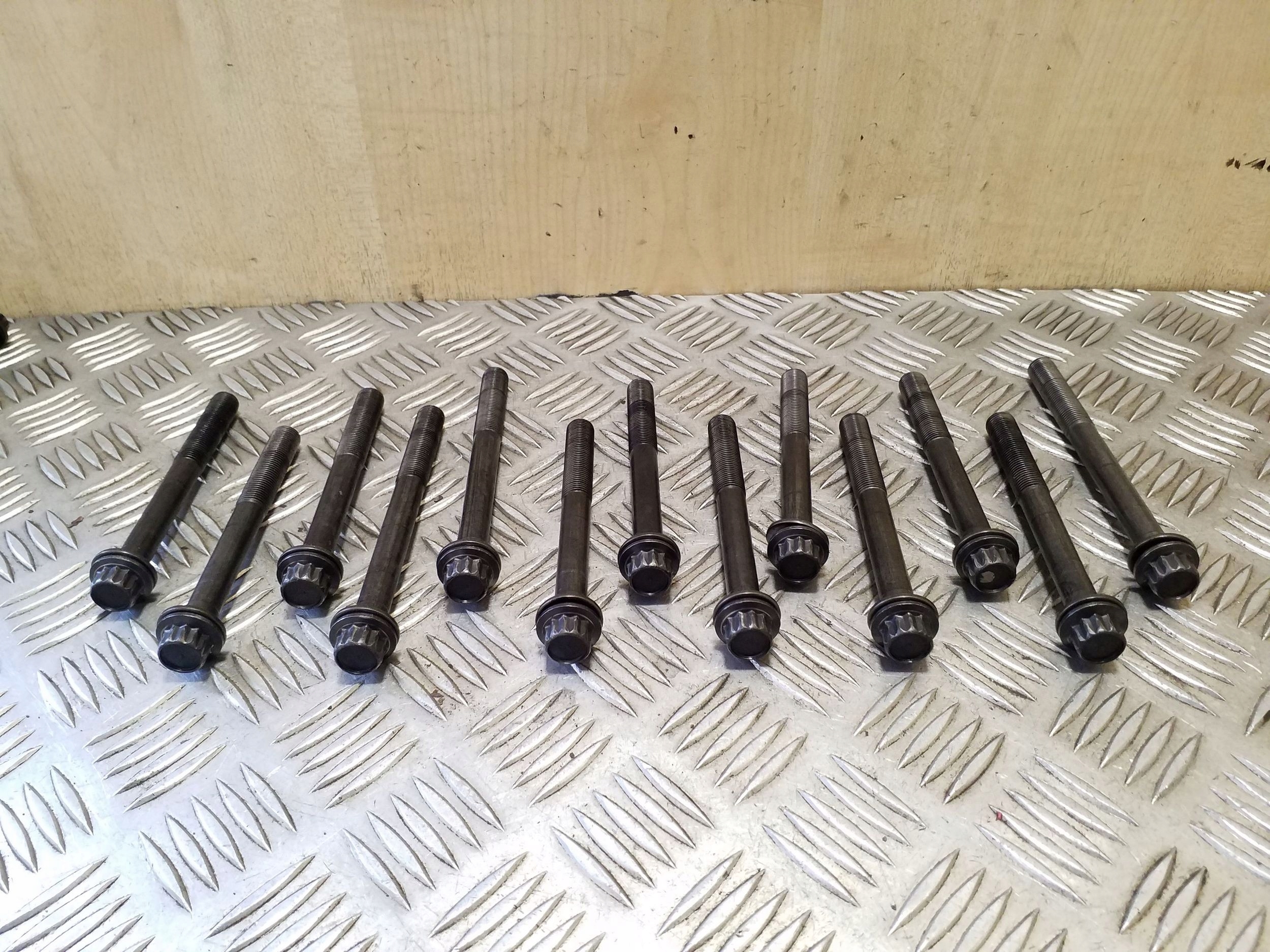 Tornillos de culata Mitsubishi Pajero OEM VAL117317 image 2