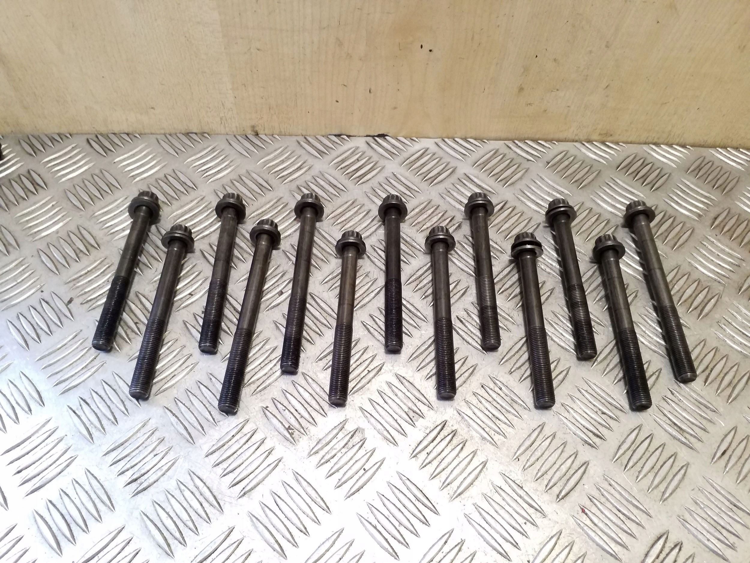 Tornillos de culata Mitsubishi Pajero OEM VAL117317 image 3