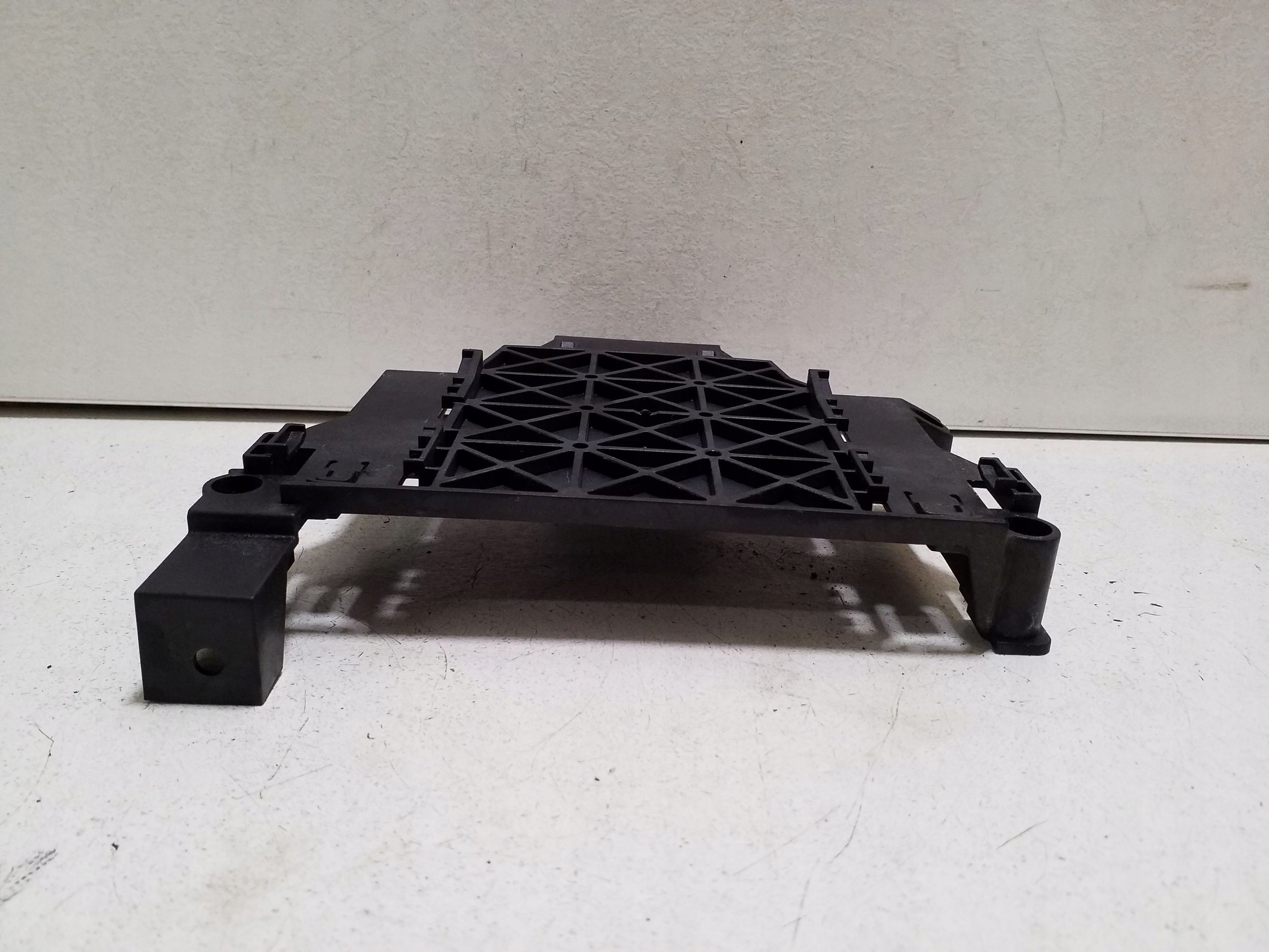 Engine Computer Mount Volvo V60 6G9N17108A image 3