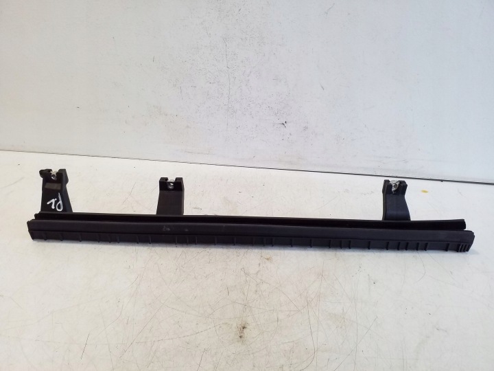 IVECO DAILY VI LEFT FRONT DOOR GUIDE 5801256577