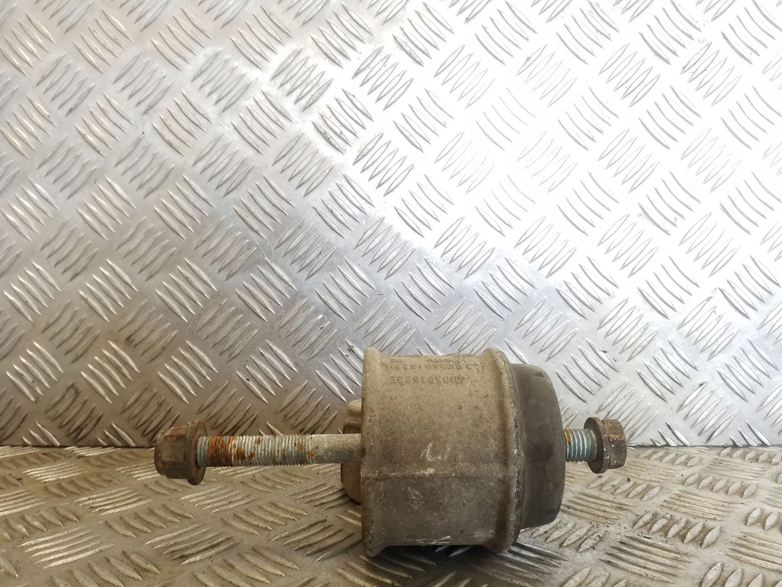 Fäste bakre balk VW Passat B5 8E0501521H