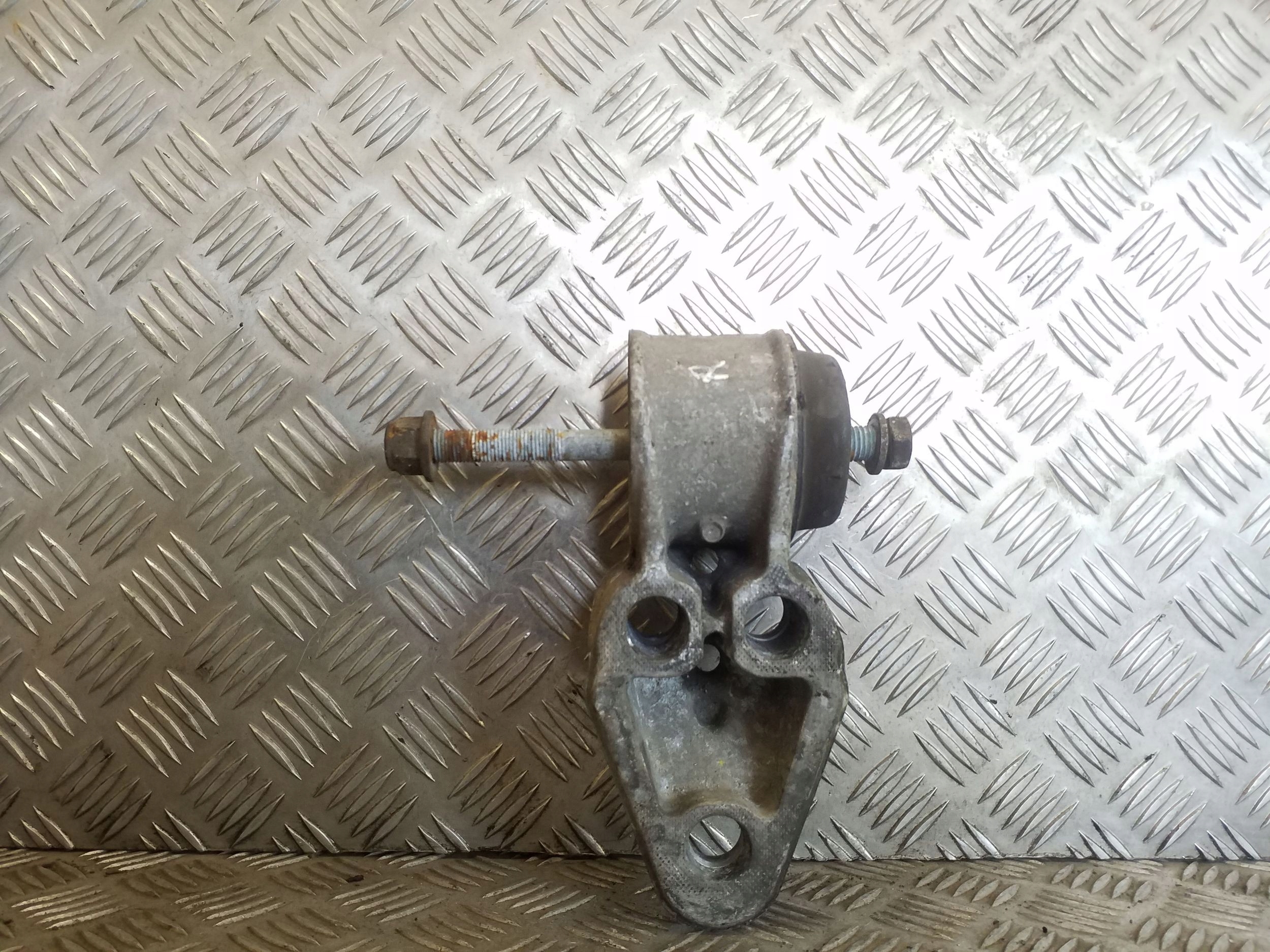 Soporte de viga trasera VW Passat B5 8E0501521H image 3