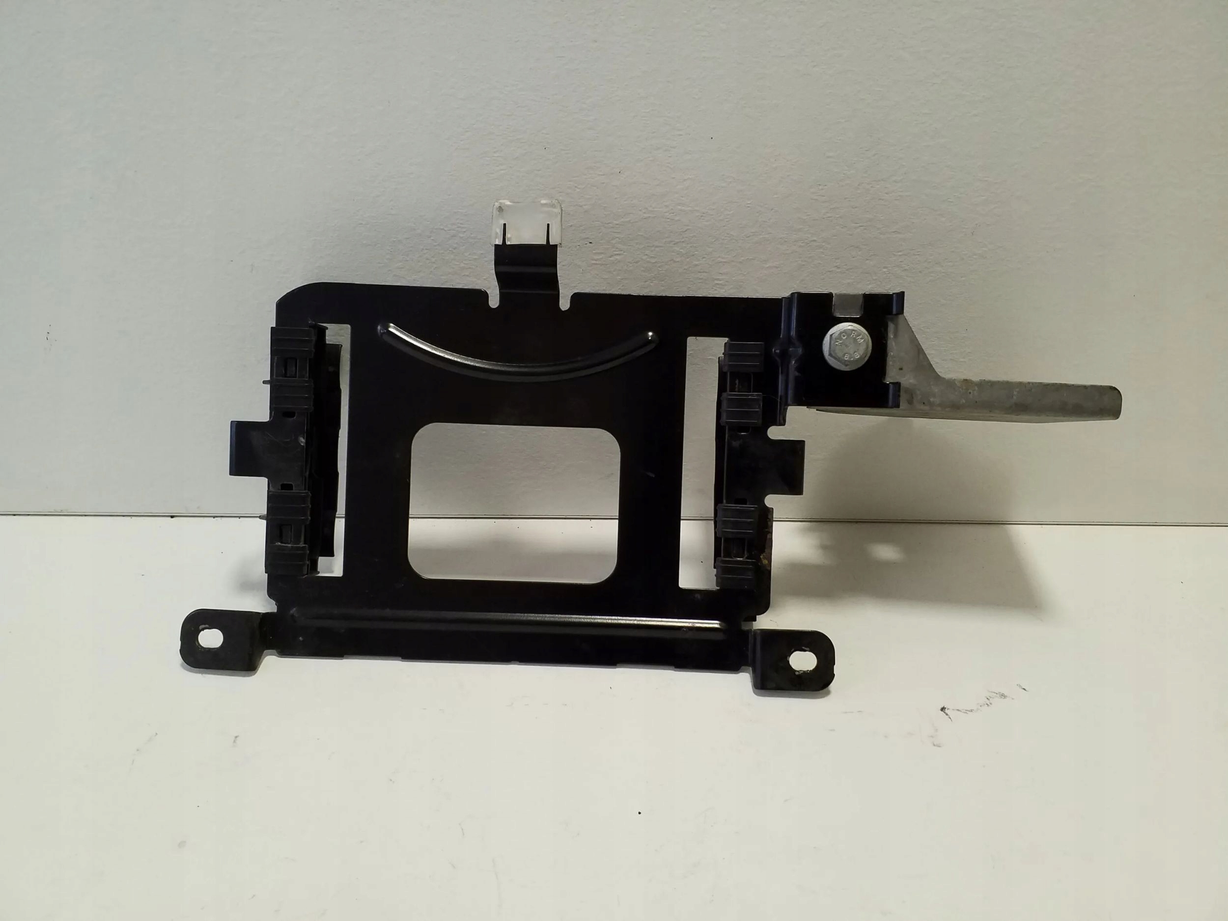 Audi Q3 8U Engine Computer Mount 5N0906214B Used image 3