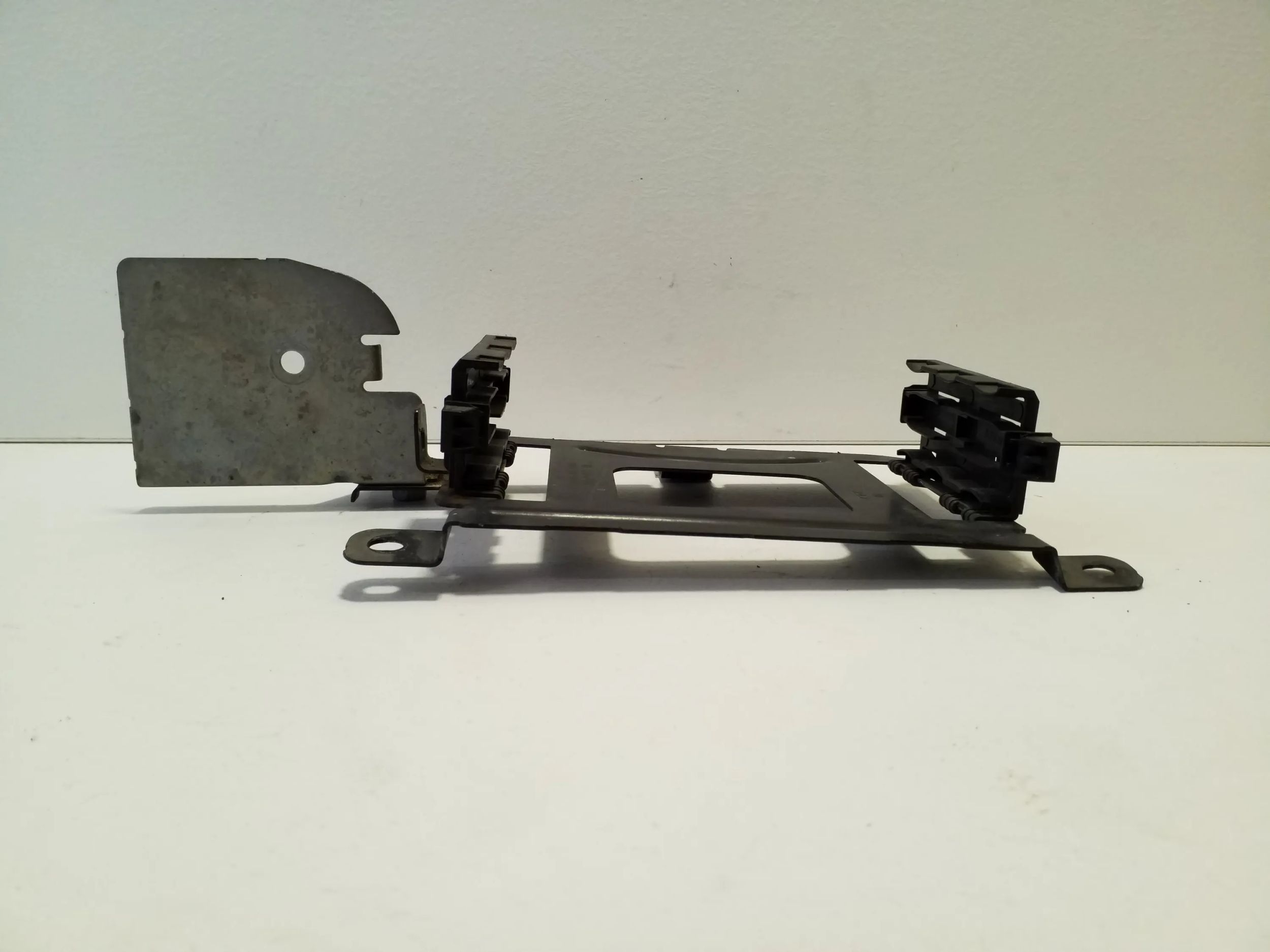 Audi Q3 8U Engine Computer Mount 5N0906214B Used image 4