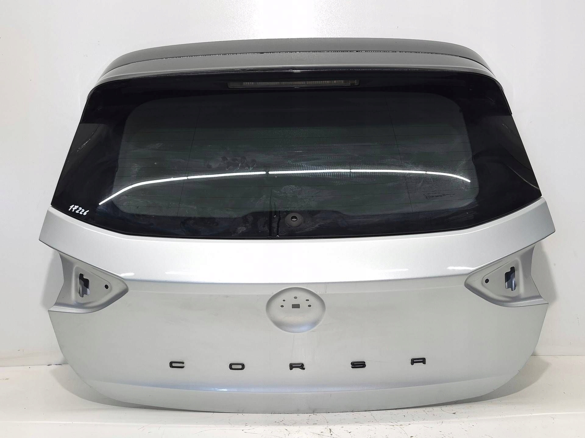 Takaluukku Opel Corsa F 2025 hopea WAH43271