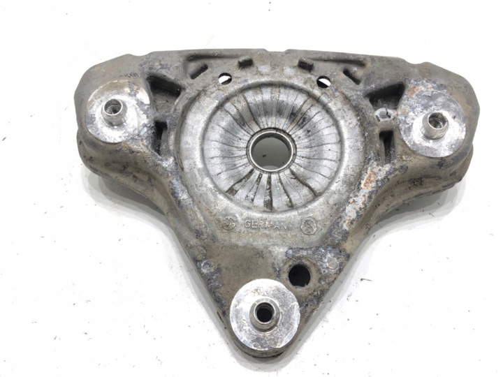 Iskunvaimentimen kiinnike etu vasen 8E0412383 Audi A4 B6 130hv 00-04