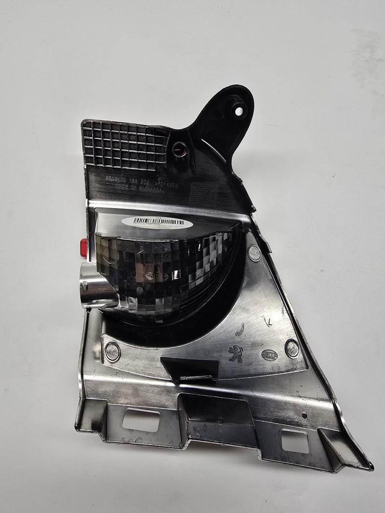 Lanterna Traseira Peugeot 2008 I Usada OEM 2NR009774 image 4