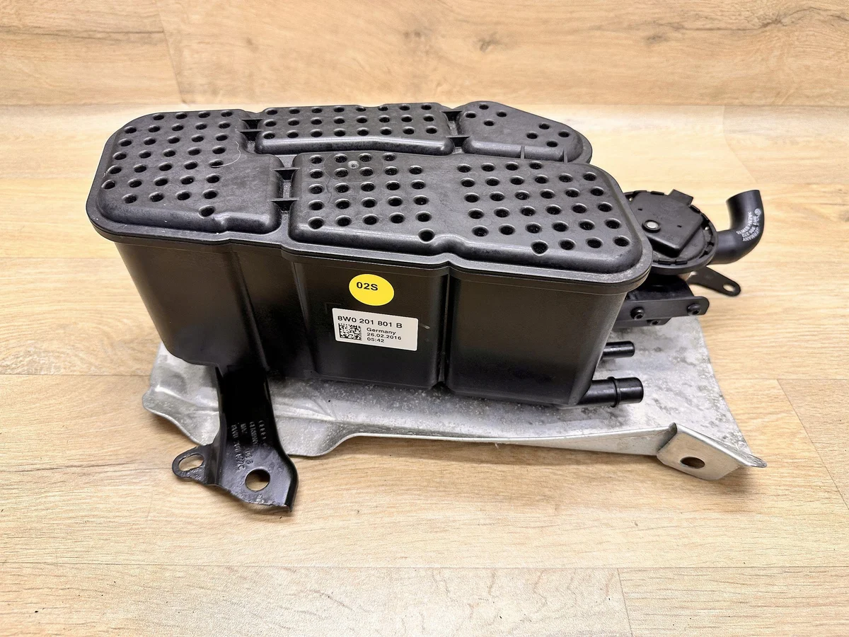 Audi A4 B9 8W 2.0 TFSI Aktivkohlebehälter image 3
