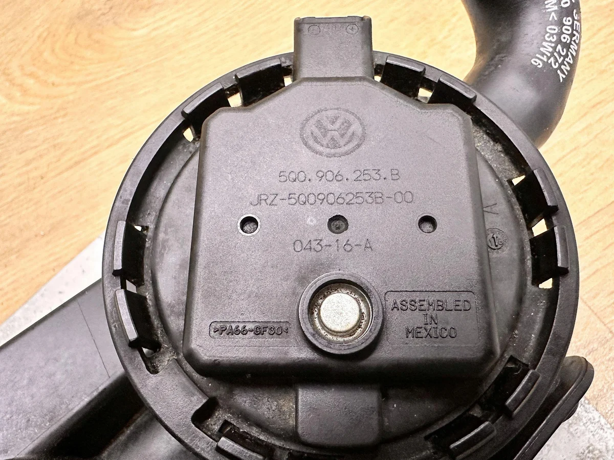 Audi A4 B9 8W 2.0 TFSI Aktivkohlebehälter image 8