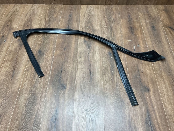 Oven tiiviste vasen etuovi Mercedes E-sarja W213 A2137252700