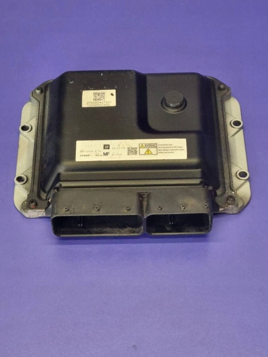Moottorin ohjainyksikkö Opel Zafira B 55590118 275800-8168