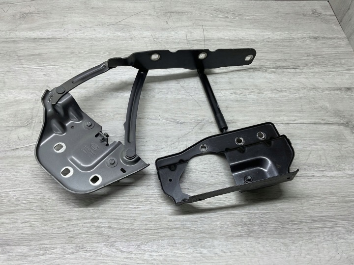 Höger motorhuvsgångjärn Range Rover Velar L560 2024 J8A2-16800 J8A216150