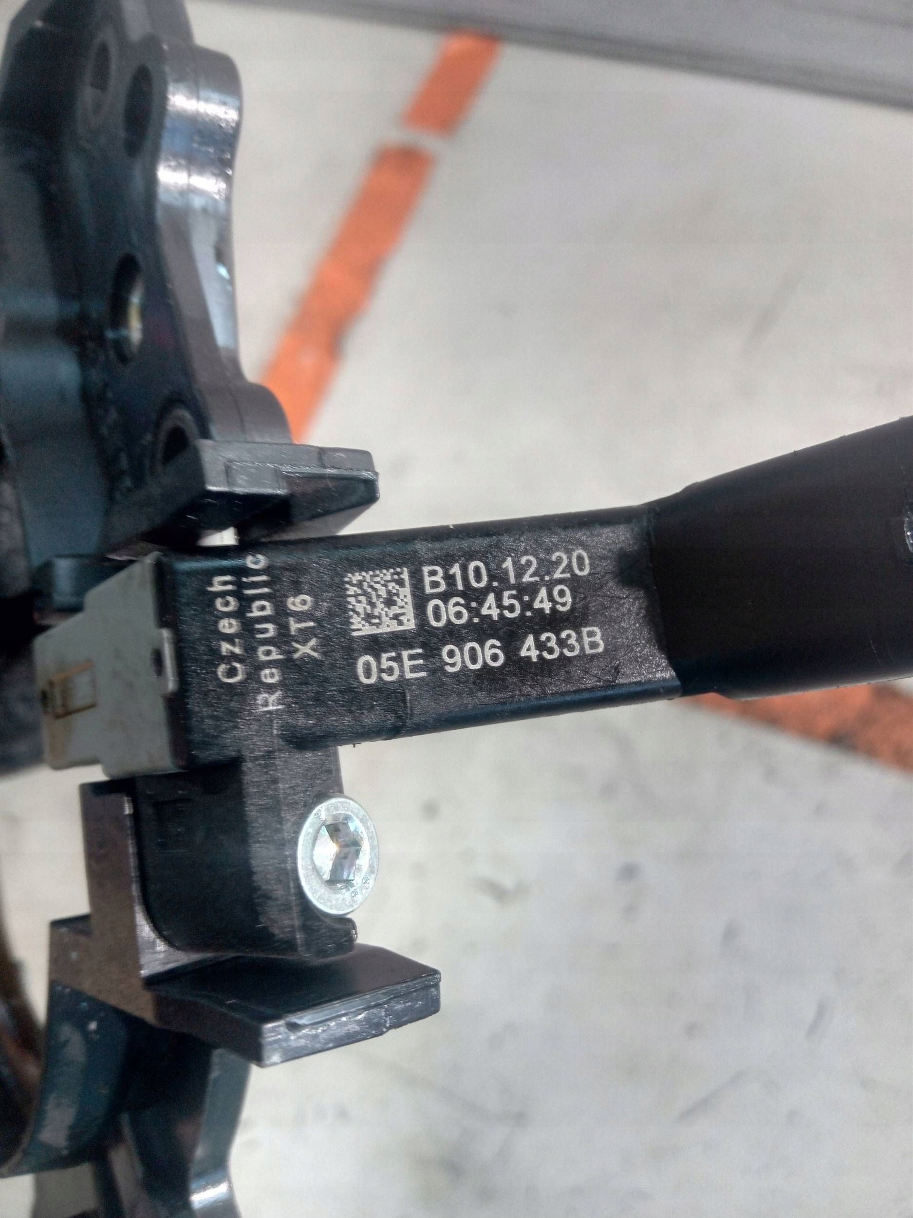 Proteção do Sensor do Virabrequim 1.0 TSI OE 05E906433B image 3